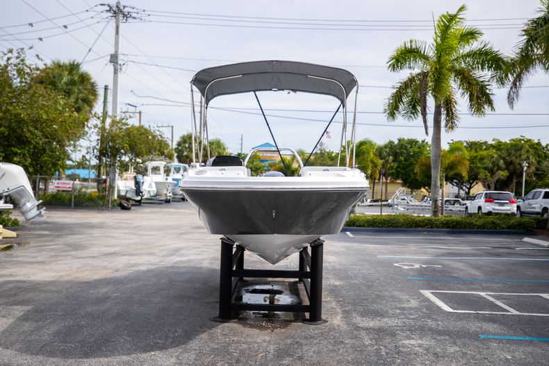 Thumbnail 4 for New 2021 Hurricane SunDeck Sport SS 185 OB boat for sale in West Palm Beach, FL