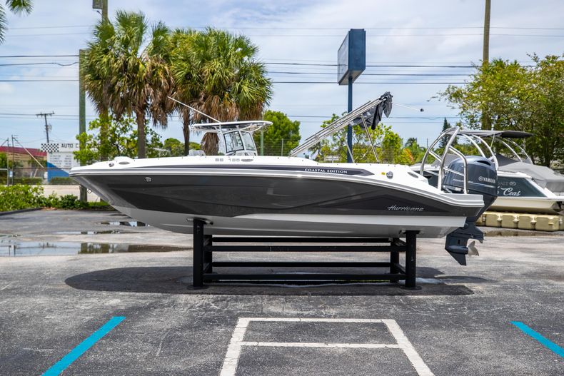 Thumbnail 9 for New 2021 Hurricane SunDeck Sport SS 185 OB boat for sale in West Palm Beach, FL