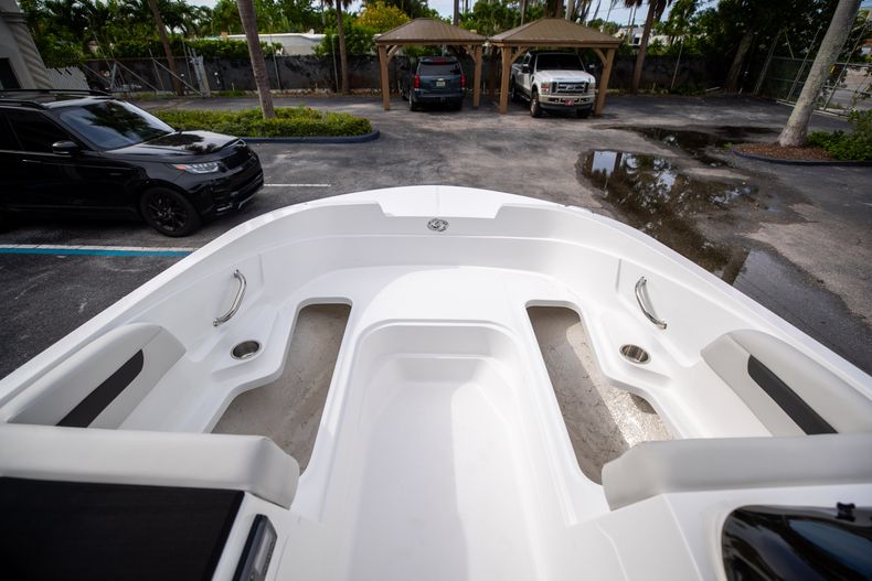 Thumbnail 34 for New 2021 Hurricane SunDeck Sport SS 185 OB boat for sale in West Palm Beach, FL