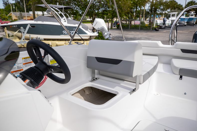 Thumbnail 31 for New 2021 Hurricane SunDeck Sport SS 185 OB boat for sale in West Palm Beach, FL