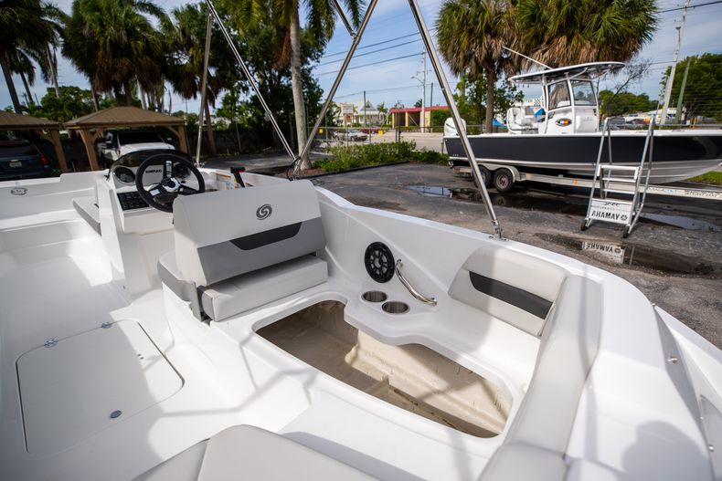 Thumbnail 19 for New 2021 Hurricane SunDeck Sport SS 185 OB boat for sale in West Palm Beach, FL