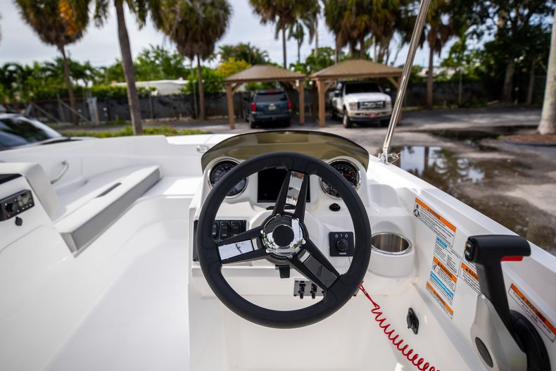 Thumbnail 26 for New 2021 Hurricane SunDeck Sport SS 185 OB boat for sale in West Palm Beach, FL