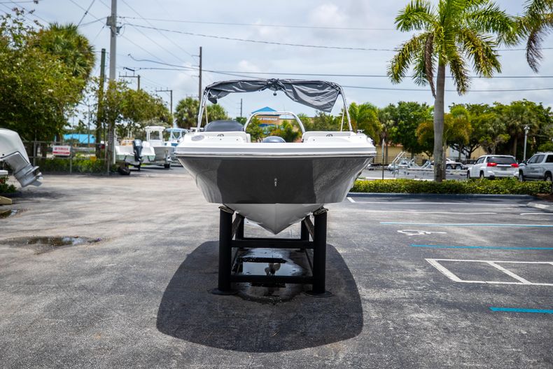 Thumbnail 5 for New 2021 Hurricane SunDeck Sport SS 185 OB boat for sale in West Palm Beach, FL