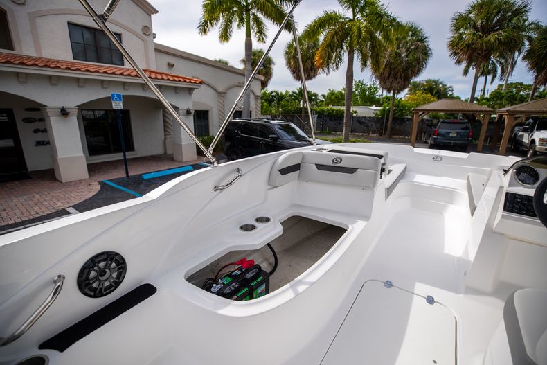 Thumbnail 21 for New 2021 Hurricane SunDeck Sport SS 185 OB boat for sale in West Palm Beach, FL