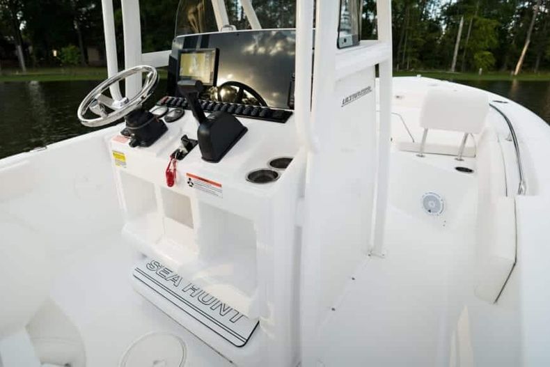 Thumbnail 18 for New 2022 Sea Hunt Ultra 229 boat for sale in West Palm Beach, FL