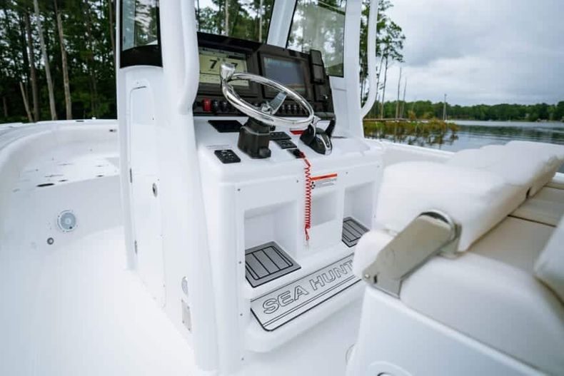 Thumbnail 15 for New 2022 Sea Hunt Ultra 275 SE boat for sale in West Palm Beach, FL