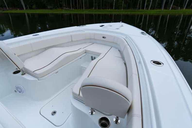 Thumbnail 13 for New 2022 Sea Hunt Ultra 305 SE boat for sale in West Palm Beach, FL