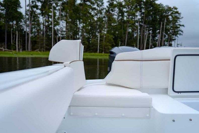 Thumbnail 24 for New 2022 Sea Hunt Ultra 305 SE boat for sale in West Palm Beach, FL