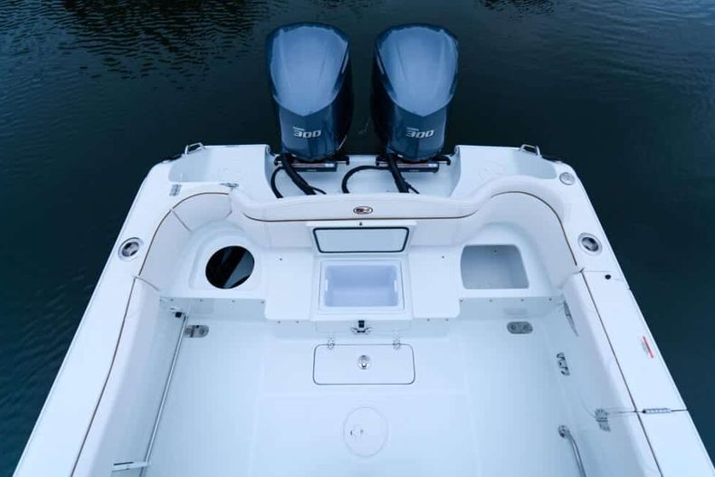 Thumbnail 16 for New 2022 Sea Hunt Ultra 305 SE boat for sale in West Palm Beach, FL