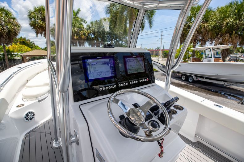 Thumbnail 38 for Used 2018 Sportsman 282 Center Console boat for sale in West Palm Beach, FL