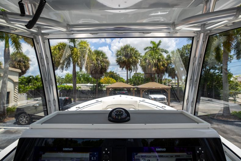 Thumbnail 36 for Used 2018 Sportsman 282 Center Console boat for sale in West Palm Beach, FL