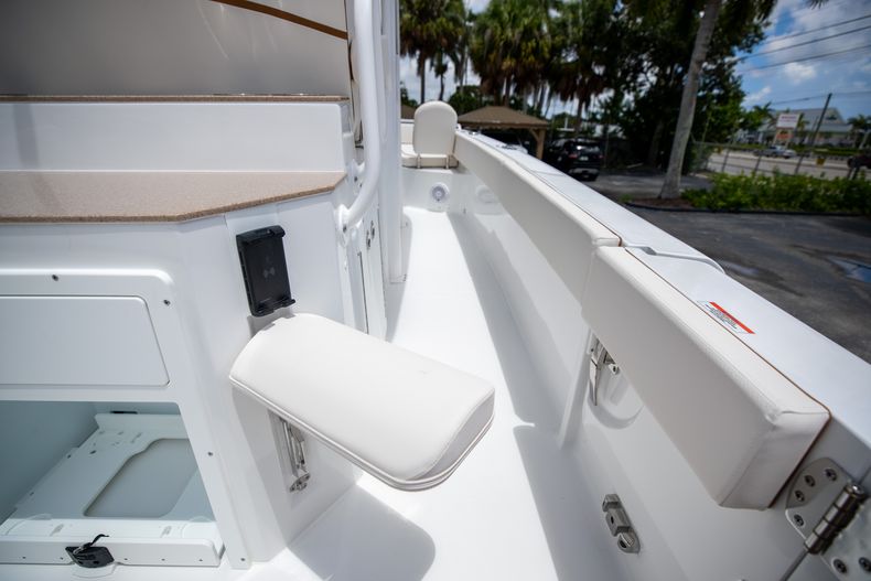 Thumbnail 19 for New 2022 Sea Hunt Escape 25 boat for sale in Vero Beach, FL