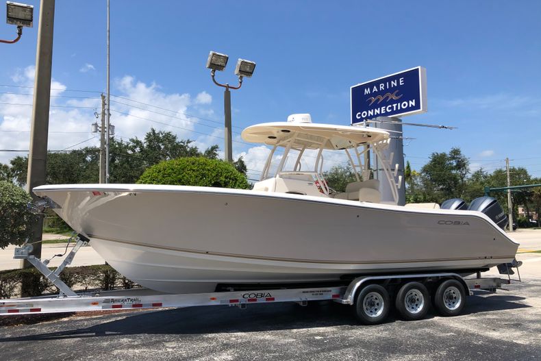 Used 2015 Cobia 296 Center Console boat for sale in Vero Beach, FL
