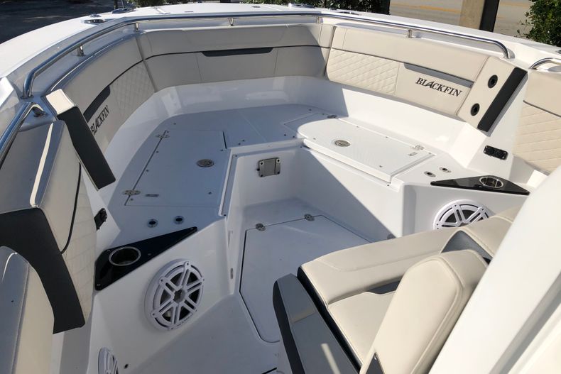 Thumbnail 15 for New 2022 Blackfin 272CC boat for sale in Fort Lauderdale, FL