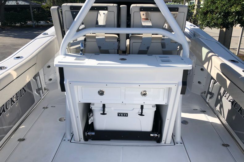 Thumbnail 12 for New 2022 Blackfin 272CC boat for sale in Fort Lauderdale, FL