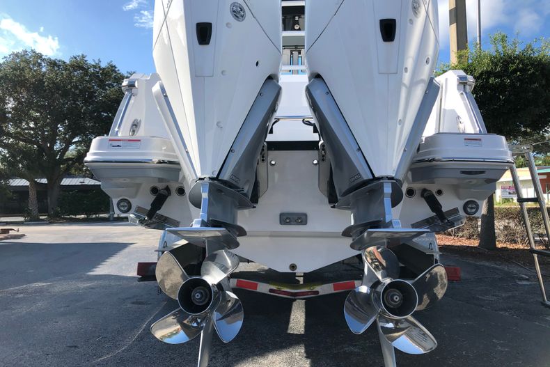 Thumbnail 10 for New 2022 Blackfin 272CC boat for sale in Fort Lauderdale, FL