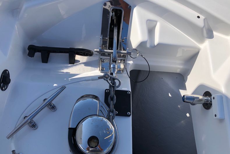 Thumbnail 17 for New 2022 Blackfin 272CC boat for sale in Fort Lauderdale, FL