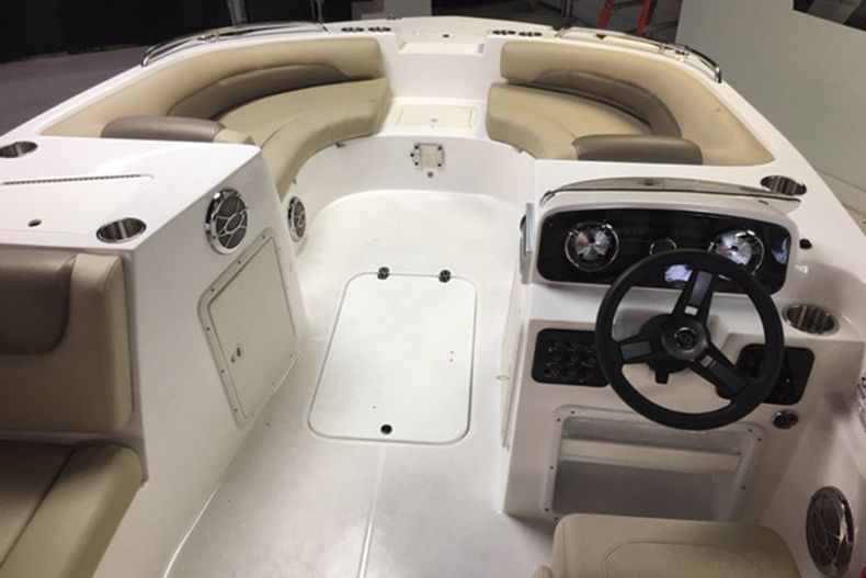 Thumbnail 4 for New 2016 Hurricane SunDeck Sport SS 188 OB boat for sale in Miami, FL