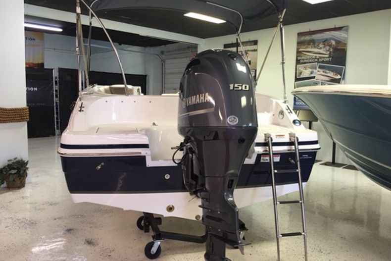 Thumbnail 2 for New 2016 Hurricane SunDeck Sport SS 188 OB boat for sale in Miami, FL