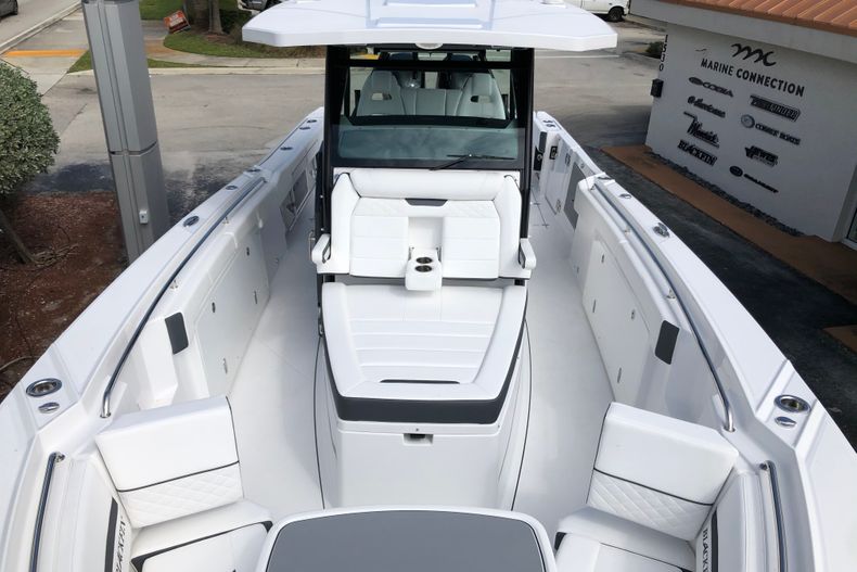 Thumbnail 25 for New 2022 Blackfin 332CC boat for sale in Vero Beach, FL
