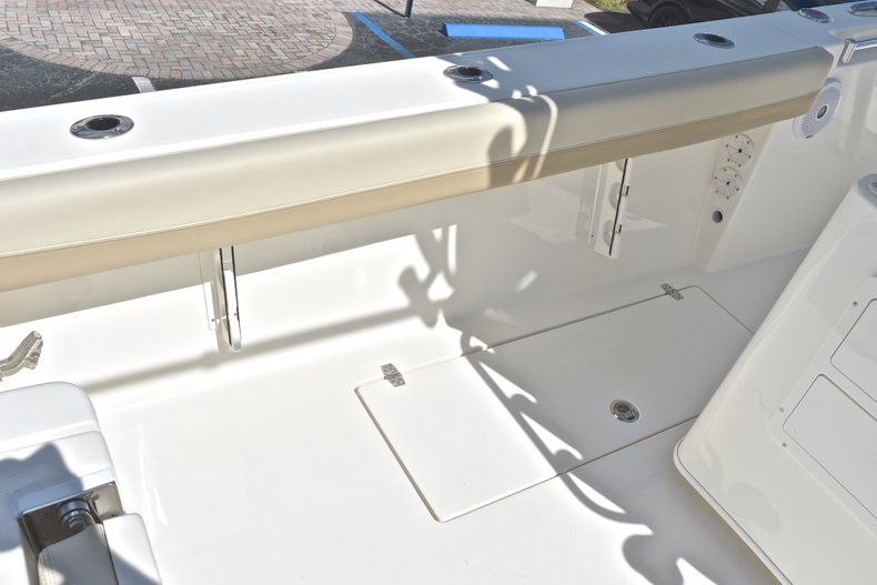 Thumbnail 18 for New 2018 Cobia 277 Center Console boat for sale in West Palm Beach, FL