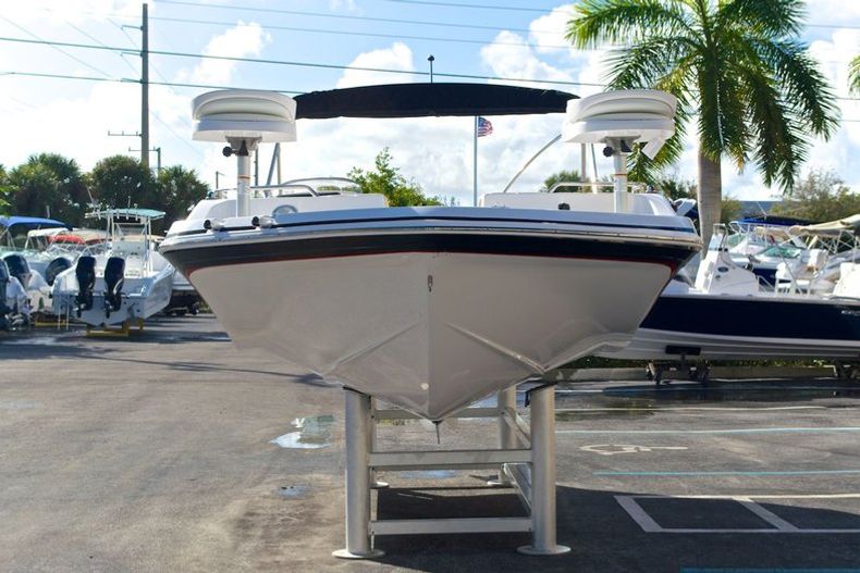 Thumbnail 2 for New 2014 Hurricane SunDeck Sport SS 201 OB boat for sale in West Palm Beach, FL