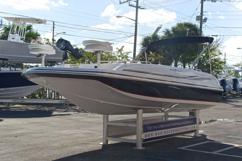 Thumbnail 3 for New 2014 Hurricane SunDeck Sport SS 201 OB boat for sale in West Palm Beach, FL