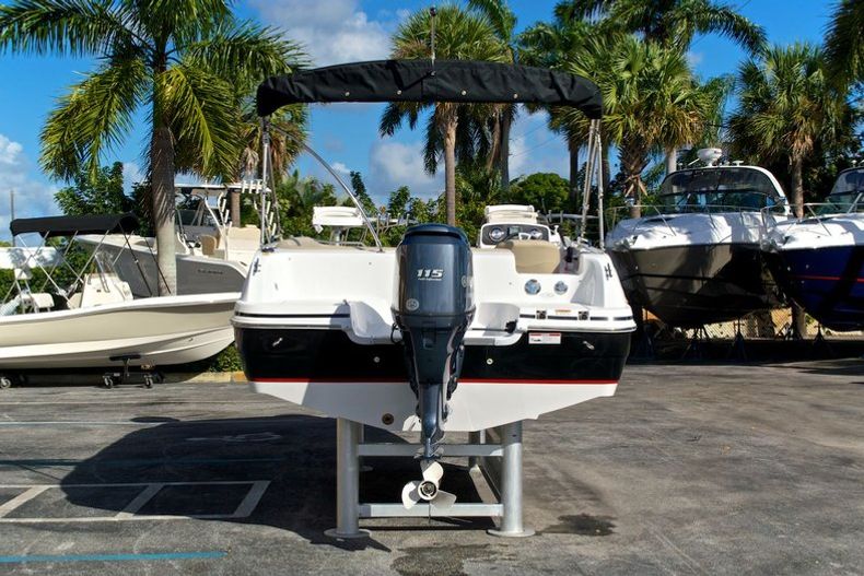 Thumbnail 6 for New 2014 Hurricane SunDeck Sport SS 201 OB boat for sale in West Palm Beach, FL