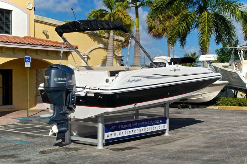 Thumbnail 7 for New 2014 Hurricane SunDeck Sport SS 201 OB boat for sale in West Palm Beach, FL