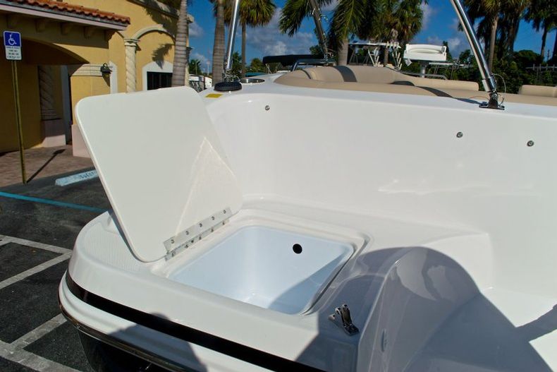 Thumbnail 13 for New 2014 Hurricane SunDeck Sport SS 201 OB boat for sale in West Palm Beach, FL