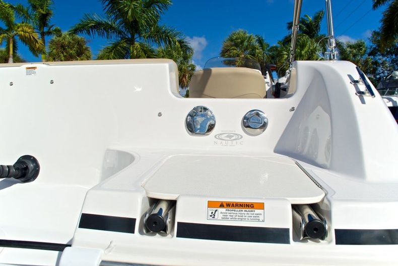 Thumbnail 16 for New 2014 Hurricane SunDeck Sport SS 201 OB boat for sale in West Palm Beach, FL