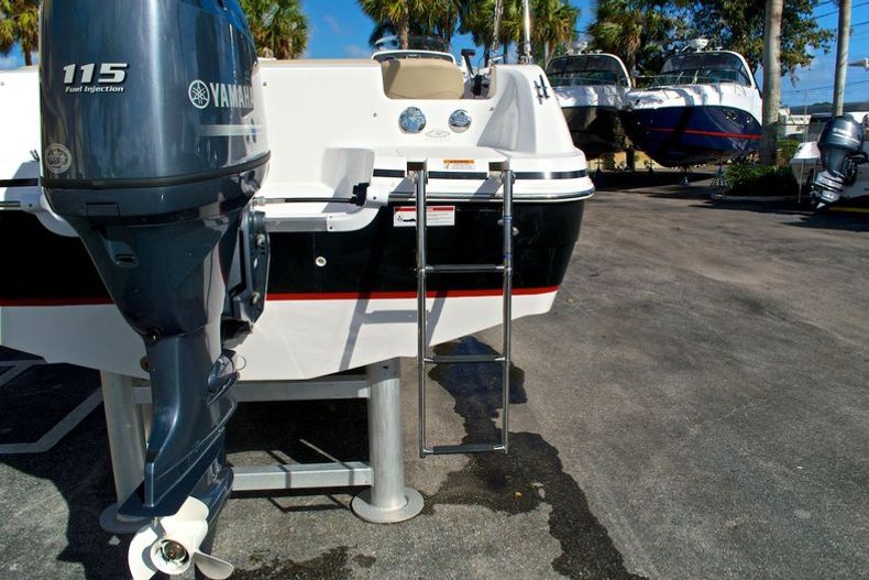 Thumbnail 17 for New 2014 Hurricane SunDeck Sport SS 201 OB boat for sale in West Palm Beach, FL