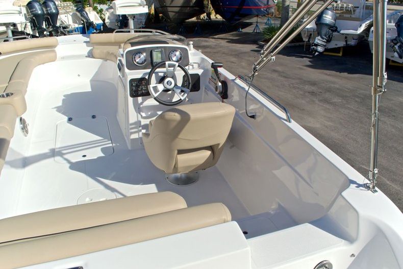 Thumbnail 20 for New 2014 Hurricane SunDeck Sport SS 201 OB boat for sale in West Palm Beach, FL
