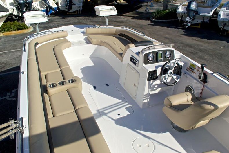 Thumbnail 22 for New 2014 Hurricane SunDeck Sport SS 201 OB boat for sale in West Palm Beach, FL