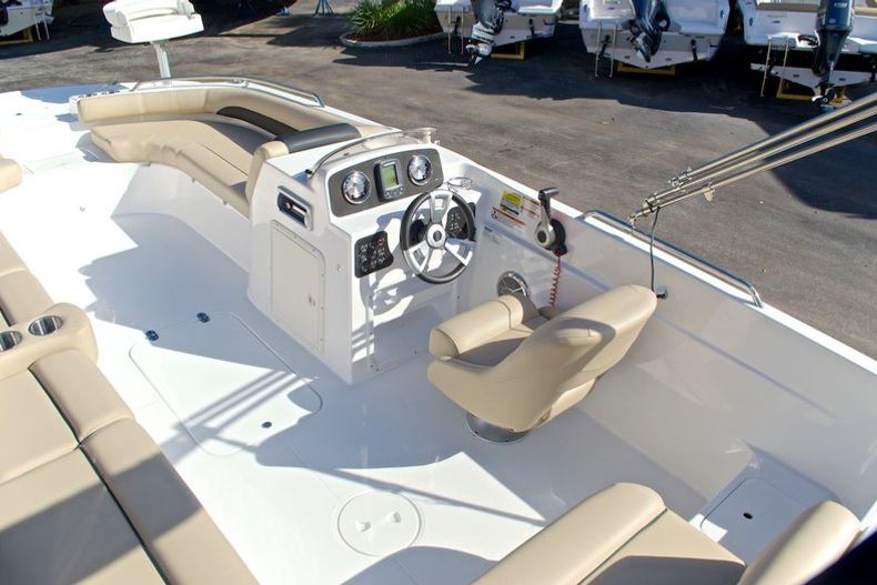 Thumbnail 23 for New 2014 Hurricane SunDeck Sport SS 201 OB boat for sale in West Palm Beach, FL