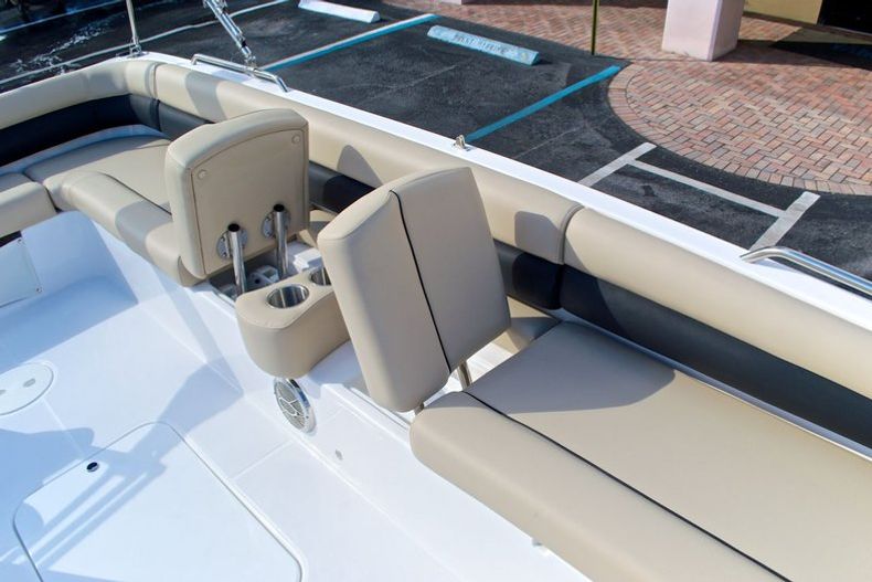 Thumbnail 29 for New 2014 Hurricane SunDeck Sport SS 201 OB boat for sale in West Palm Beach, FL