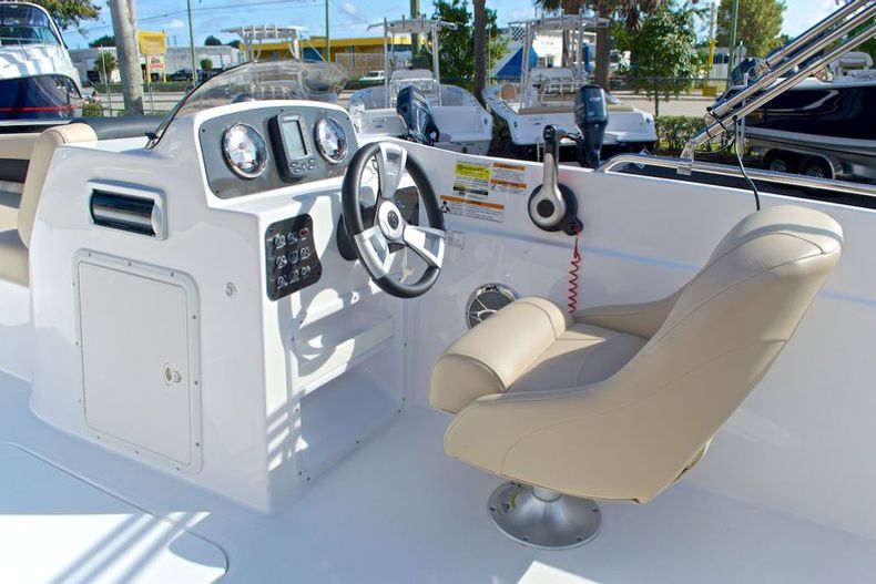 Thumbnail 30 for New 2014 Hurricane SunDeck Sport SS 201 OB boat for sale in West Palm Beach, FL