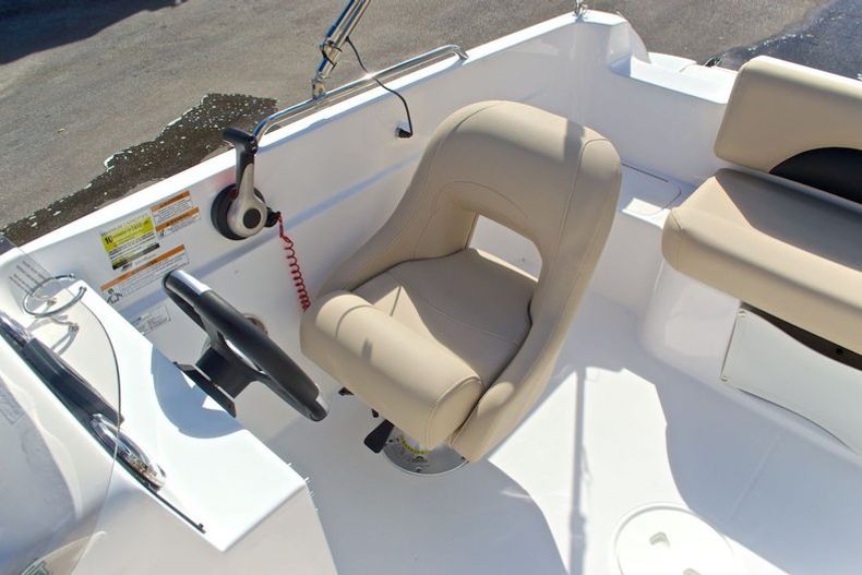 Thumbnail 31 for New 2014 Hurricane SunDeck Sport SS 201 OB boat for sale in West Palm Beach, FL
