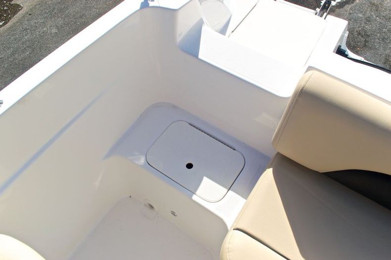 Thumbnail 32 for New 2014 Hurricane SunDeck Sport SS 201 OB boat for sale in West Palm Beach, FL