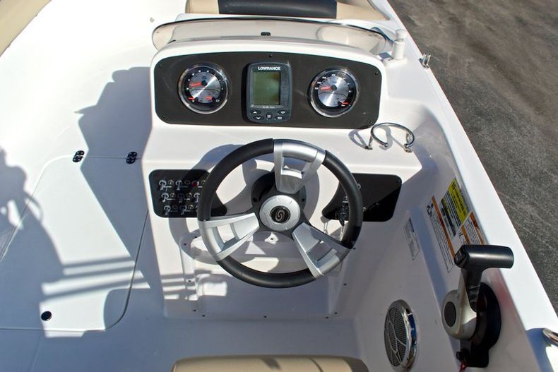 Thumbnail 34 for New 2014 Hurricane SunDeck Sport SS 201 OB boat for sale in West Palm Beach, FL