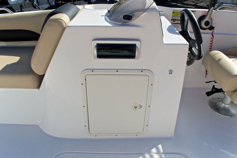Thumbnail 41 for New 2014 Hurricane SunDeck Sport SS 201 OB boat for sale in West Palm Beach, FL
