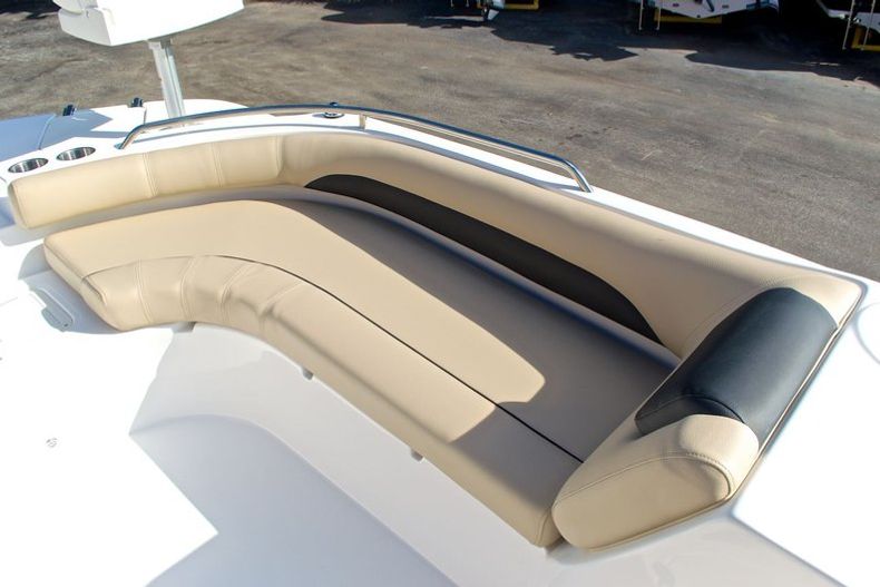 Thumbnail 47 for New 2014 Hurricane SunDeck Sport SS 201 OB boat for sale in West Palm Beach, FL