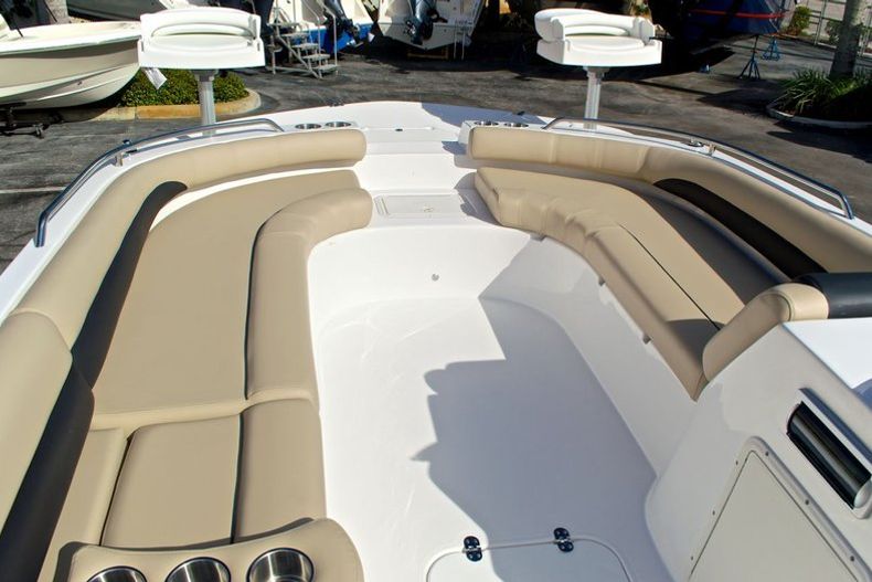 Thumbnail 48 for New 2014 Hurricane SunDeck Sport SS 201 OB boat for sale in West Palm Beach, FL