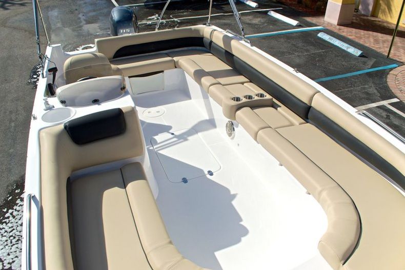Thumbnail 56 for New 2014 Hurricane SunDeck Sport SS 201 OB boat for sale in West Palm Beach, FL