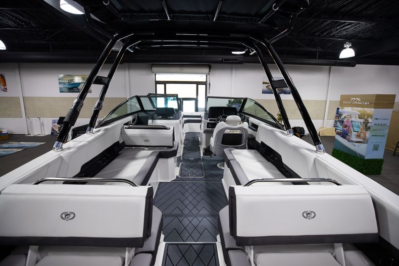 Thumbnail 12 for New 2022 Cobalt R8 OB boat for sale in West Palm Beach, FL