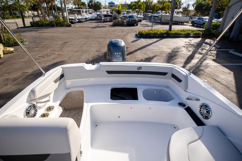 Thumbnail 10 for New 2022 Hurricane SunDeck Sport SS 185 OB boat for sale in West Palm Beach, FL