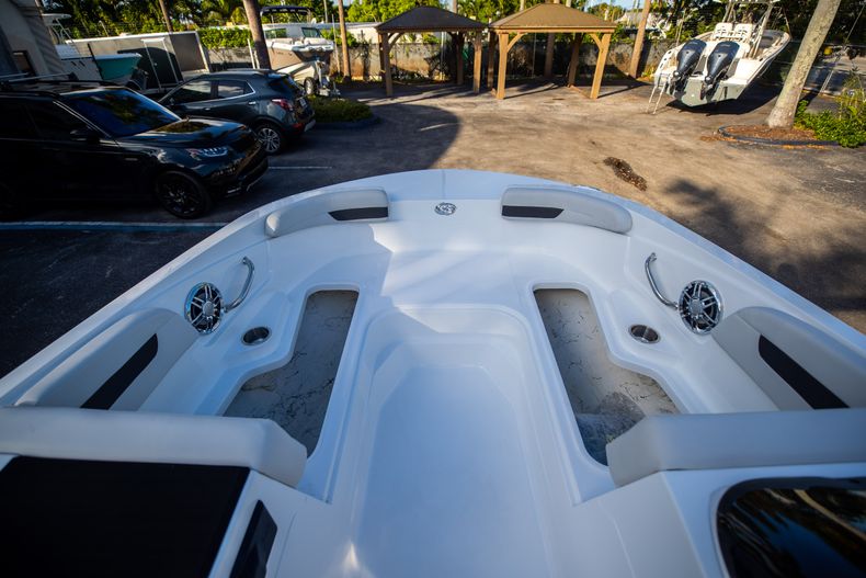 Thumbnail 23 for New 2022 Hurricane SunDeck Sport SS 185 OB boat for sale in West Palm Beach, FL