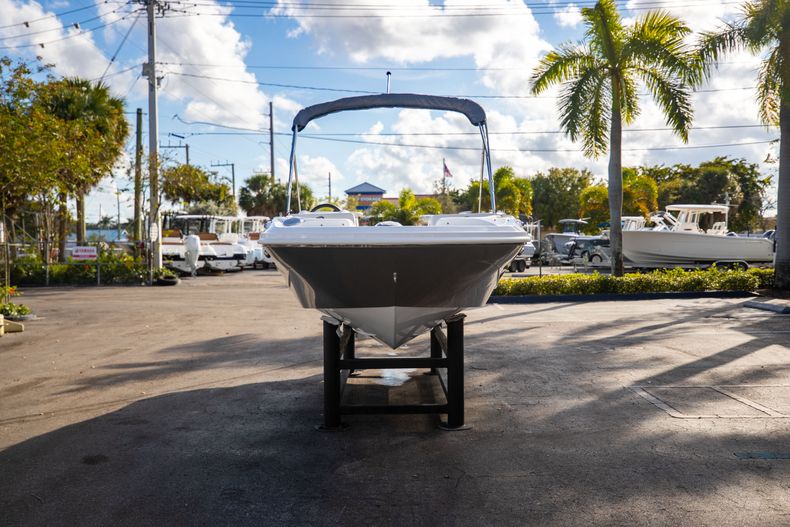 Thumbnail 2 for New 2022 Hurricane SunDeck Sport SS 185 OB boat for sale in West Palm Beach, FL