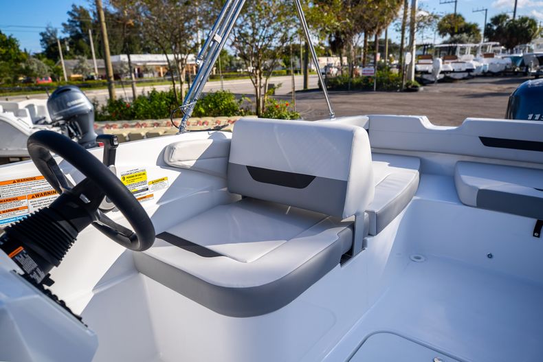 Thumbnail 17 for New 2022 Hurricane SunDeck Sport SS 185 OB boat for sale in West Palm Beach, FL