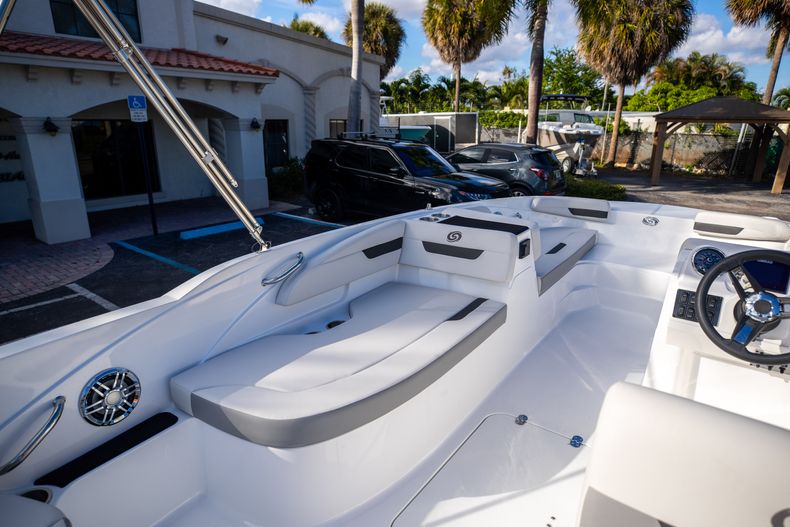 Thumbnail 11 for New 2022 Hurricane SunDeck Sport SS 185 OB boat for sale in West Palm Beach, FL